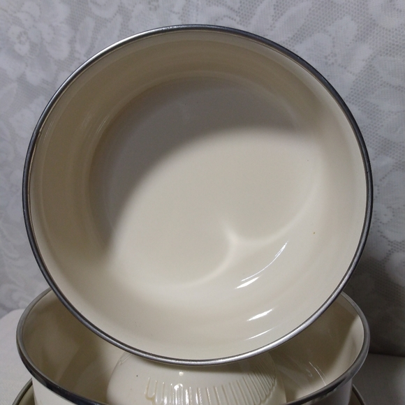 Vintage Enamelware Fruit and Cream Nesting Bowls set of 3 - Picture 4 of 9